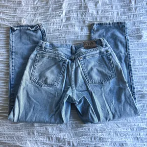 Wrangler Relaxed Fit Jeans thumbnail 1