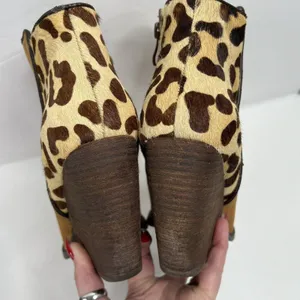 Very Volatile Size 7.5 Bootie Chatter Leopard Leather Calf Hair Stack Heel Brown thumbnail 11