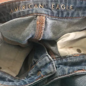 American Eagle Distressed Mom Jean Sz. 8L Light Wash Cotton Stretch Grunge thumbnail 4