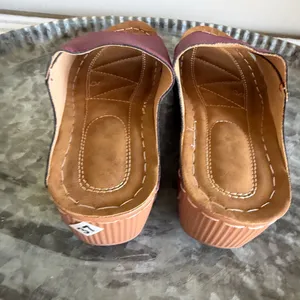 Women's Wedge Slip On Wine Colored Open Toe Shoe Size 37 aka 7 #260767 thumbnail 4