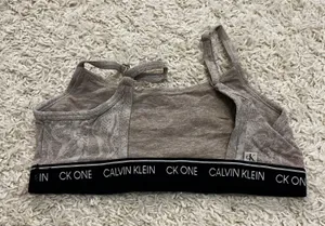 Calvin Klein Open Back Sport Bra Size Medium thumbnail 2