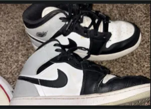 Jordan Women’s 1 thumbnail 1