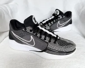 Nike Sabrina 1 Women’s 8 Good condition Black/White thumbnail 1