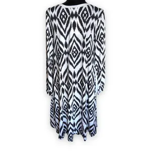 LuLaRoe Womens Dress Size Medium Emily Swing Pockets‎ Black White Ikat Print NEW thumbnail 4