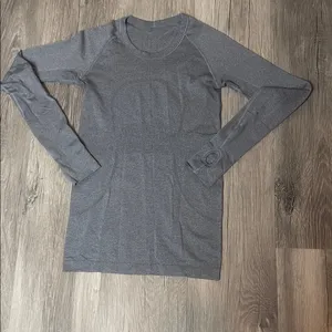 Lululemon Gray Long Sleeve Top thumbnail 2