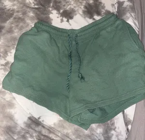 Universal Threads Shorts thumbnail 1