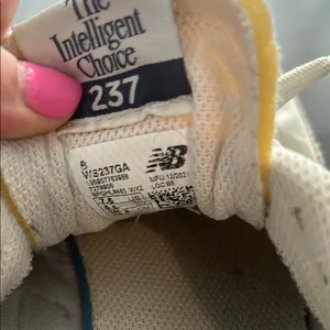 New Balance Pink and Cream Sneakers for‎ Stylish Comfort thumbnail 3