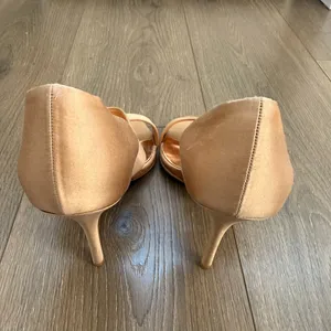 Badgley Mischka Rare Kiara‎ Golden Satin Bridal Wedding Shoes Leather Sole 8.5M thumbnail 5