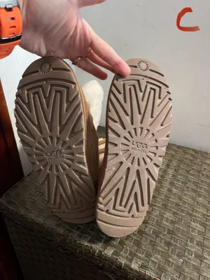 Womens Ugg boots 6 read desc thumbnail 8