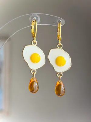 Handmade kawaii funky sunny side up eggs & amber color teardrop glass beads dangle earrings🍳💛 thumbnail 2
