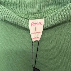 NWT Romwe Green Skeleton Print Sweatshirt L thumbnail 4