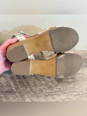 Universal Thread Faux Wood Clog Sandals Women’s Size 9.5 Floral Buckle Boho thumbnail 12
