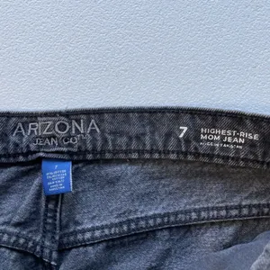 Arizona Jeans Womens Size 7 Highest Rise Mom Jeans Faded Black Denim Pockets thumbnail 5