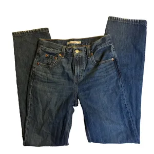 Levi’s Women’s Jeans Low Pro Straight Size 23 Medium Wash thumbnail 1