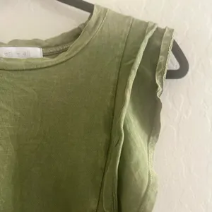 Anthropologie eri + ali ruffle Sleeve Top sz M thumbnail 4