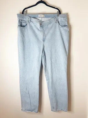 Abercrombie & Fitch Ultra High Rise 90s Straight Jean 20 thumbnail 5