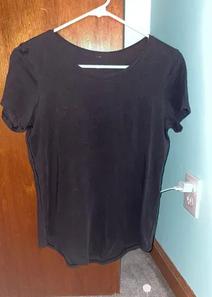 Lululemon Black Top thumbnail 1