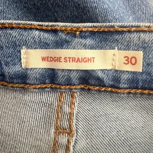 Levi's Wedgie Straight Button Fly Distressed Jeans Size 27 thumbnail 5