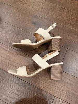 Old Navy Neutral Beige Block Heel Sandals Size 9 - C73-005 thumbnail 3