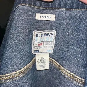 Old Navy distressed XXL classic minimalist denim jacket thumbnail 3