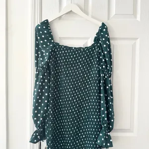 Petal & Pup Green White Polka Dot Smocked Bodycon Midi Dress Puff Sleeve US 10 thumbnail 5