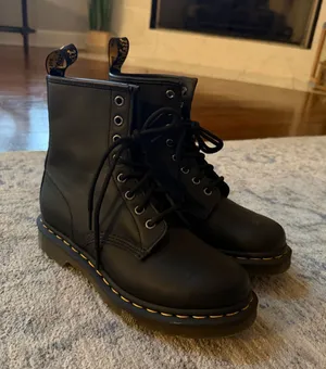 Doc martens books  thumbnail 1