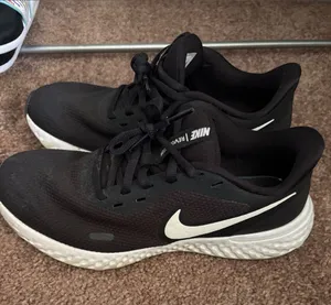 Nike Revolution Running Shoes Women’s Size 8 Black White Athletic Sneakers thumbnail 1