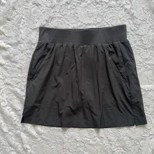 Quince Athleisure Womens Skort Size M Gray Performance Tech Athletic Zip Pockets thumbnail 1