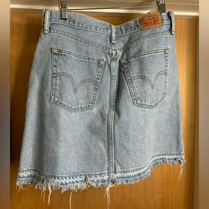 Levi’s Light Wash Denim Skirt with Raw Hem - size 28 thumbnail 2