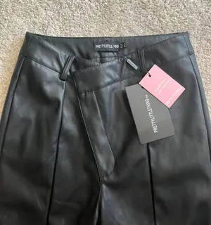 Pretty Little Thing Asymmetrical Waist Leather Pants thumbnail 4