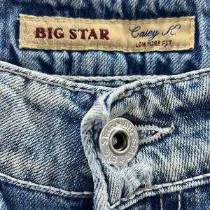 Big Star Casey K low rise fit size 30 short distressed thumbnail 3