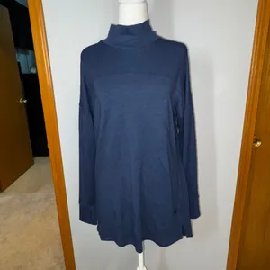 LL Bean Womens SoftFlex Blue Mock Neck Pullover Long Sleeve Thumb Hole Tunic Top thumbnail 2