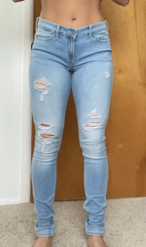 Hollister Low-Rise Super Skinny Jeans thumbnail 1