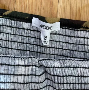 Camo Crop Top Multiple Size M thumbnail 3