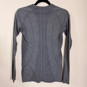 Lululemon Swiftly Tech Long Sleeve Crew Heathered Slate Gray Ice Shirt Size 4 thumbnail 3