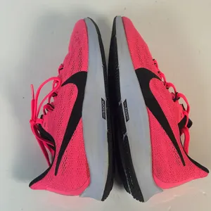 Nike Air Zoom Pegasus 36 Womens 8 Hyper Pink Black‎ Running Shoes thumbnail 3
