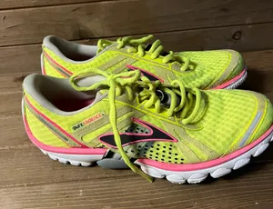 Brooks cadence neon yellow running shoes size 8 thumbnail 4