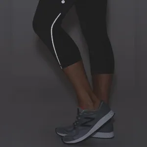 Lululemon Free Runner Crop Heathered Black Gray Women’s Size 8 thumbnail 5