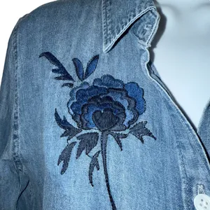 RAILS Chambray Shirt Button‎ Up Floral Embroidered Long Sleeve EUC Size XS thumbnail 4