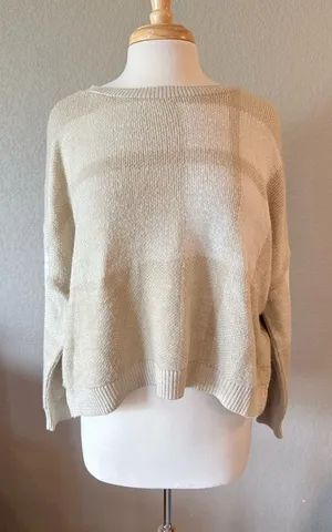 Time and Tru Cream Relaxed Knit Sweater Medium Side Slit thumbnail 1