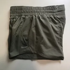 Nike Women's Gray Shorts thumbnail 3