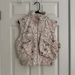 Free People FP Movement Off The Grid Floral Utility Vest Hooded Size XS Ivory thumbnail 5