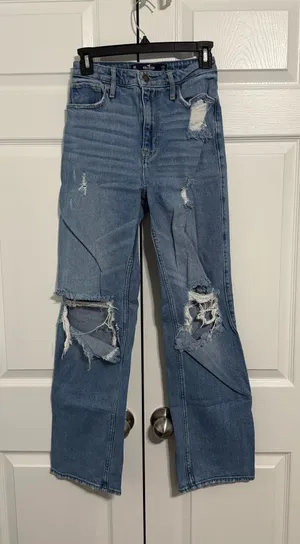 Hollister Ultra High-Rise Dad Jeans thumbnail 1