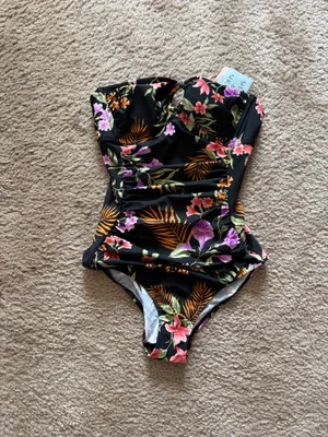 Shade & Shore One-Piece Swimsuit New Small thumbnail 4