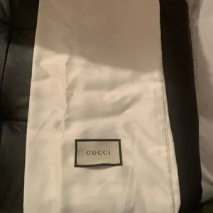 Preloved Gucci‎ dustbag. About 14x8.5 inches thumbnail 3