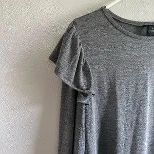 [Ann Taylor Factory] NWT Heather Gray Flutter Sleeve Long Sleeve Shirt thumbnail 3