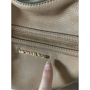 Michael Kors Rhea zip Shoulder Bag 100% leather in Suntan beige tan hobo thumbnail 2