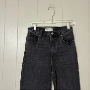 Abercrombie & Fitch The 90’s Straight Ultra High Rise Black Jeans Size 4 Raw Hem thumbnail 2