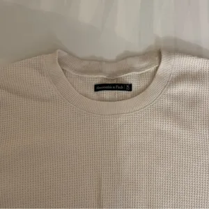 Abercrombie White Long Sleeve Waffle Crewneck Shirt thumbnail 3