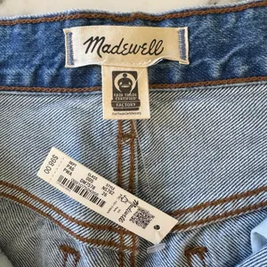 NWT Madewell Long Denim Shorts in Pedersen Wash 26 missing interior button thumbnail 11